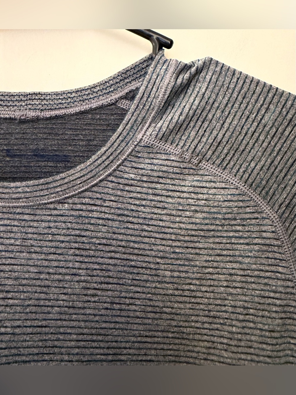 Lululemon Men’s Active Striped Tee in Gray, Size Small - Picture 4 of 11
